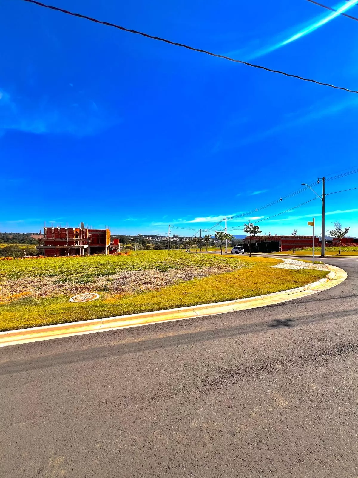 Terreno de Esquina à Venda localizado na parte alta, 335m² no Condomínio Terras Alpha em Votorantim/SP