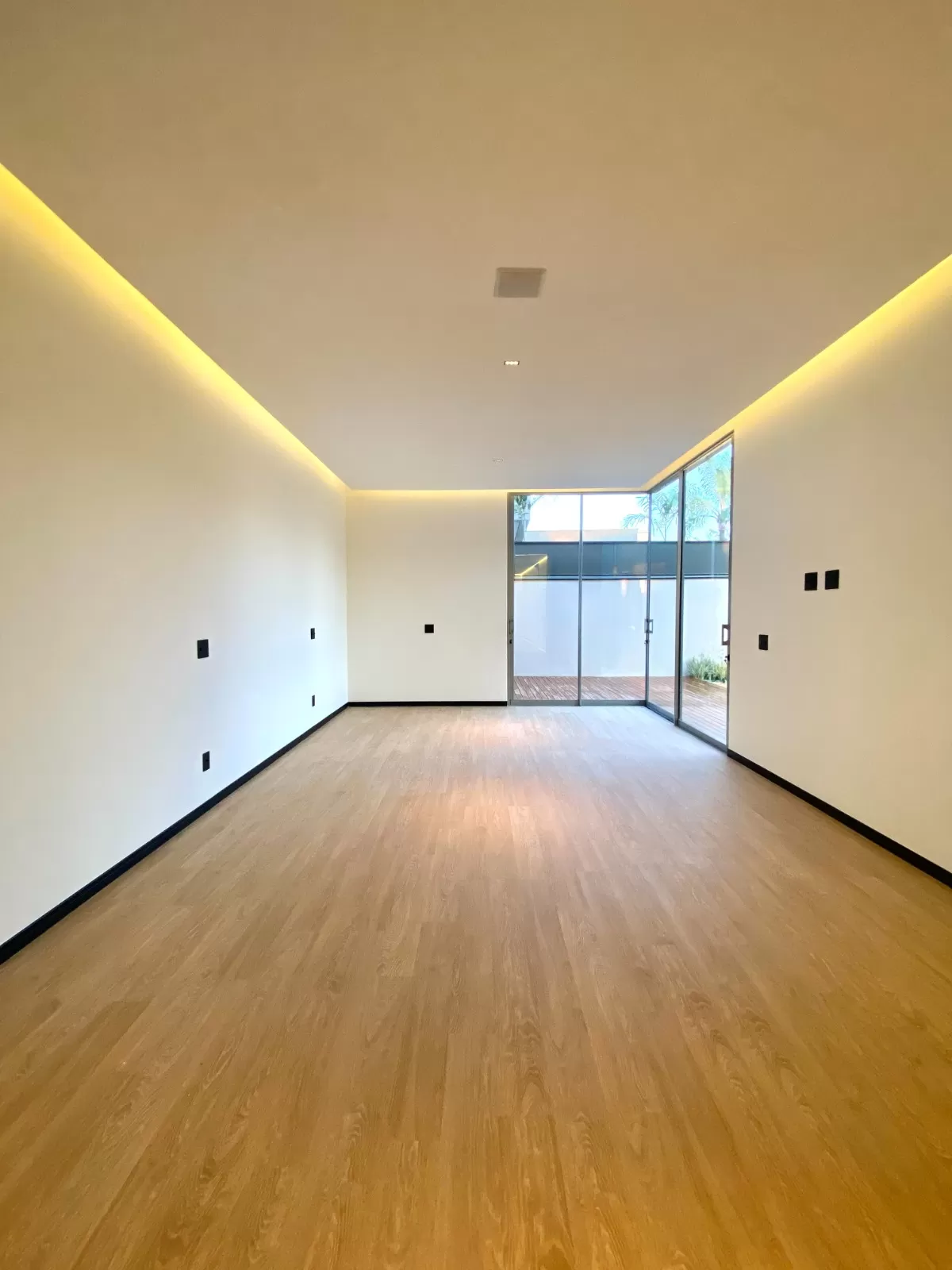 Casa de Esquina à Venda com 4 suítes, móveis planejados e piscina aquecida, 320m² no Condomínio Alphaville Nova Esplanada 4 em Votorantim/SP 