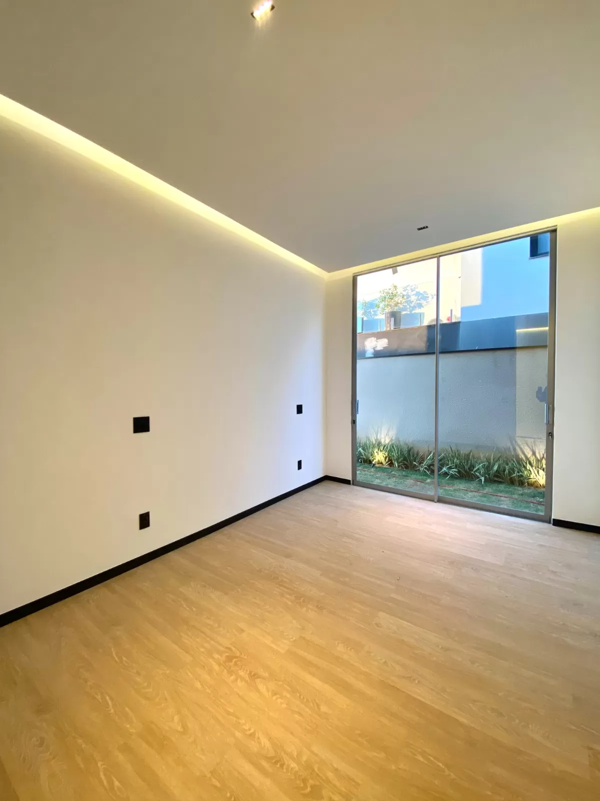 Casa de Esquina à Venda com 4 suítes, móveis planejados e piscina aquecida, 320m² no Condomínio Alphaville Nova Esplanada 4 em Votorantim/SP 