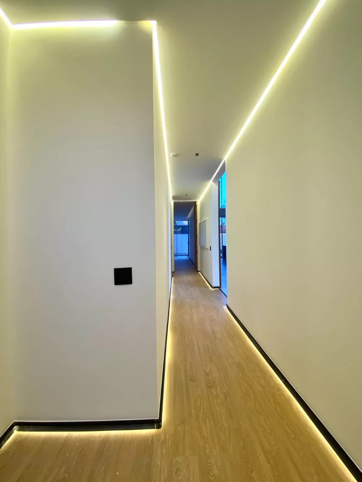 Casa de Esquina à Venda com 4 suítes, móveis planejados e piscina aquecida, 320m² no Condomínio Alphaville Nova Esplanada 4 em Votorantim/SP 