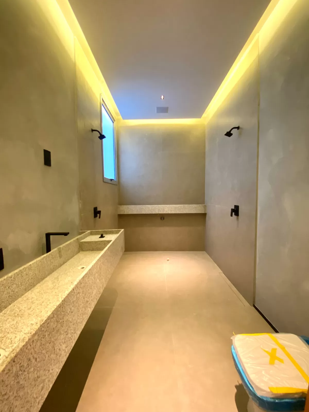 Casa de Esquina à Venda com 4 suítes, móveis planejados e piscina aquecida, 320m² no Condomínio Alphaville Nova Esplanada 4 em Votorantim/SP 