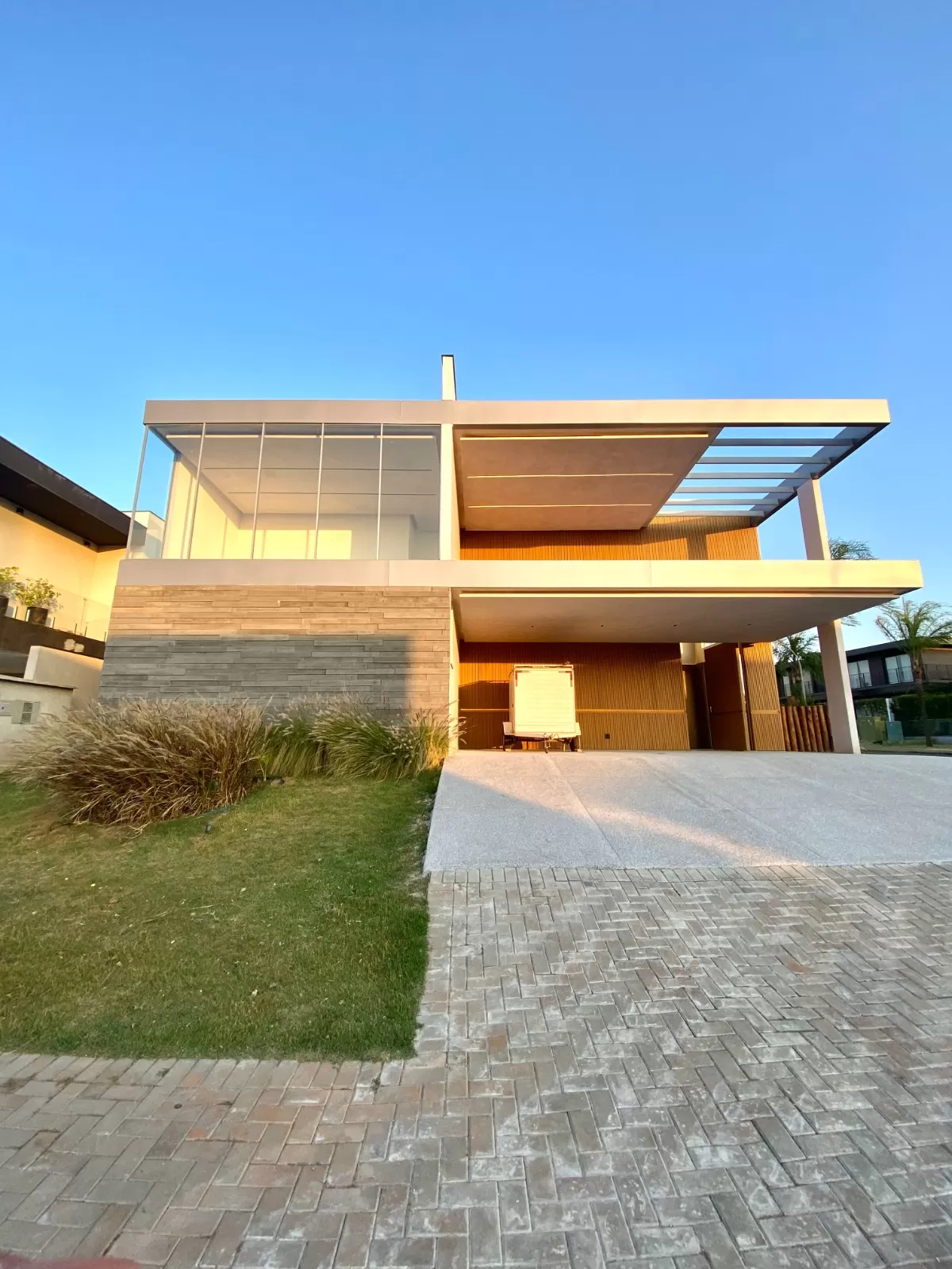 Casa de Esquina à Venda com 4 suítes, móveis planejados e piscina aquecida, 320m² no Condomínio Alphaville Nova Esplanada 4 em Votorantim/SP 