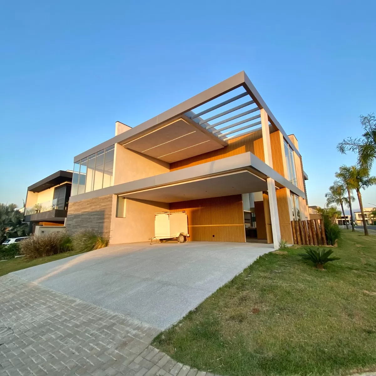 Casa de Esquina à Venda com 4 suítes, móveis planejados e piscina aquecida, 320m² no Condomínio Alphaville Nova Esplanada 4 em Votorantim/SP 