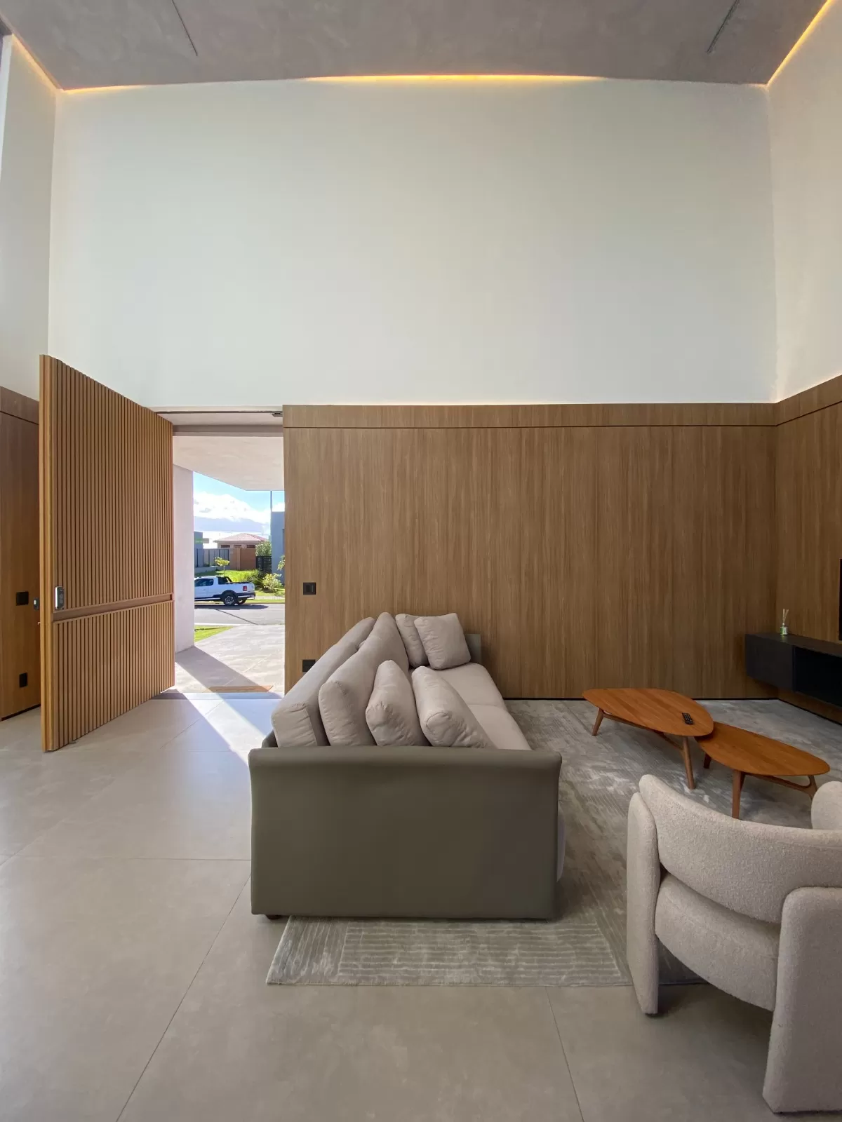 Casa de Esquina à Venda com 4 suítes, móveis planejados e piscina aquecida, 320m² no Condomínio Alphaville Nova Esplanada 4 em Votorantim/SP 