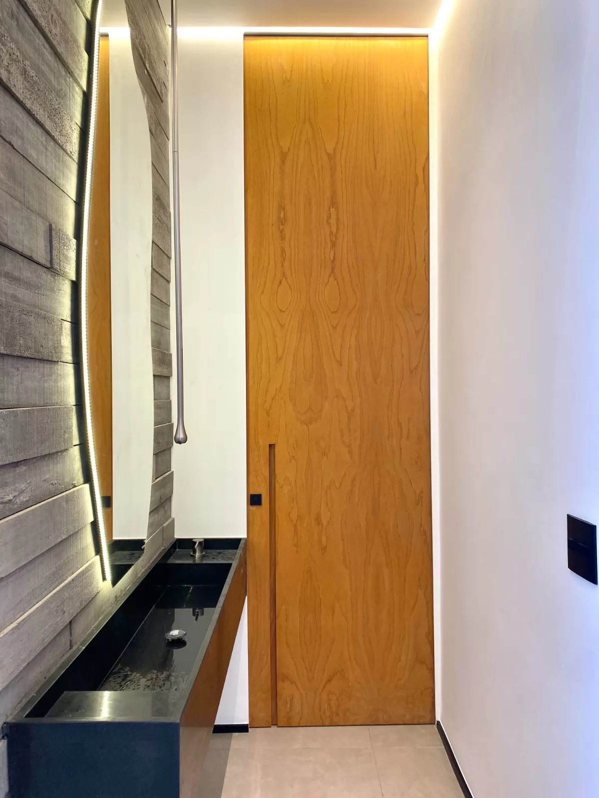 Casa de Esquina à Venda com 4 suítes, móveis planejados e piscina aquecida, 320m² no Condomínio Alphaville Nova Esplanada 4 em Votorantim/SP 