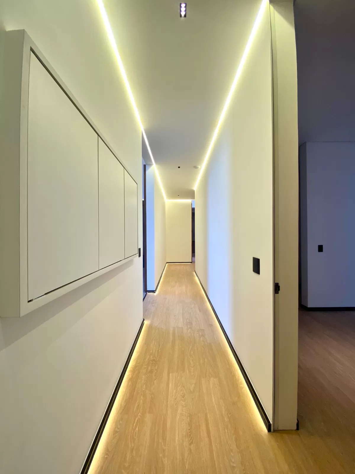 Casa de Esquina à Venda com 4 suítes, móveis planejados e piscina aquecida, 320m² no Condomínio Alphaville Nova Esplanada 4 em Votorantim/SP 