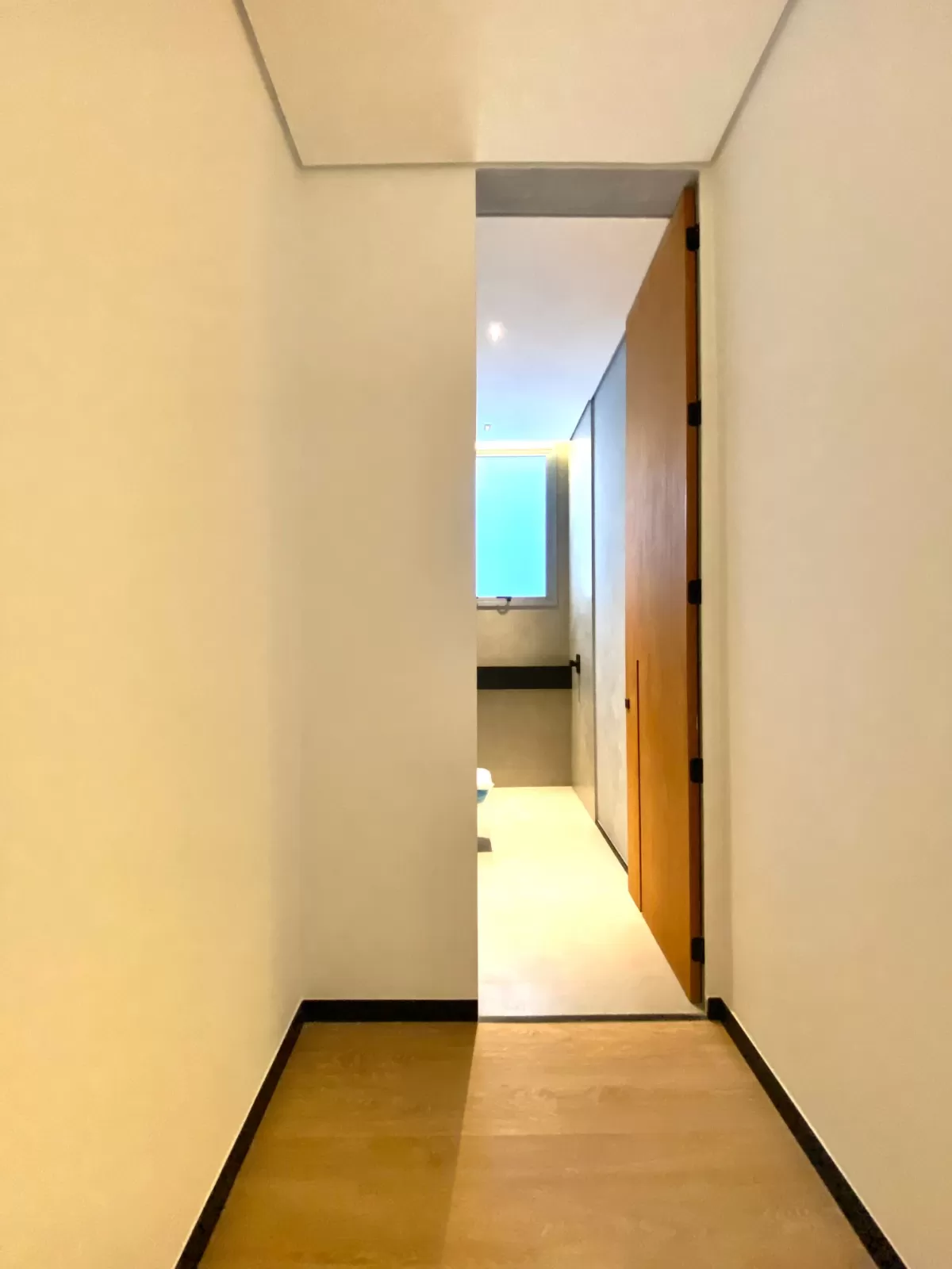 Casa de Esquina à Venda com 4 suítes, móveis planejados e piscina aquecida, 320m² no Condomínio Alphaville Nova Esplanada 4 em Votorantim/SP 