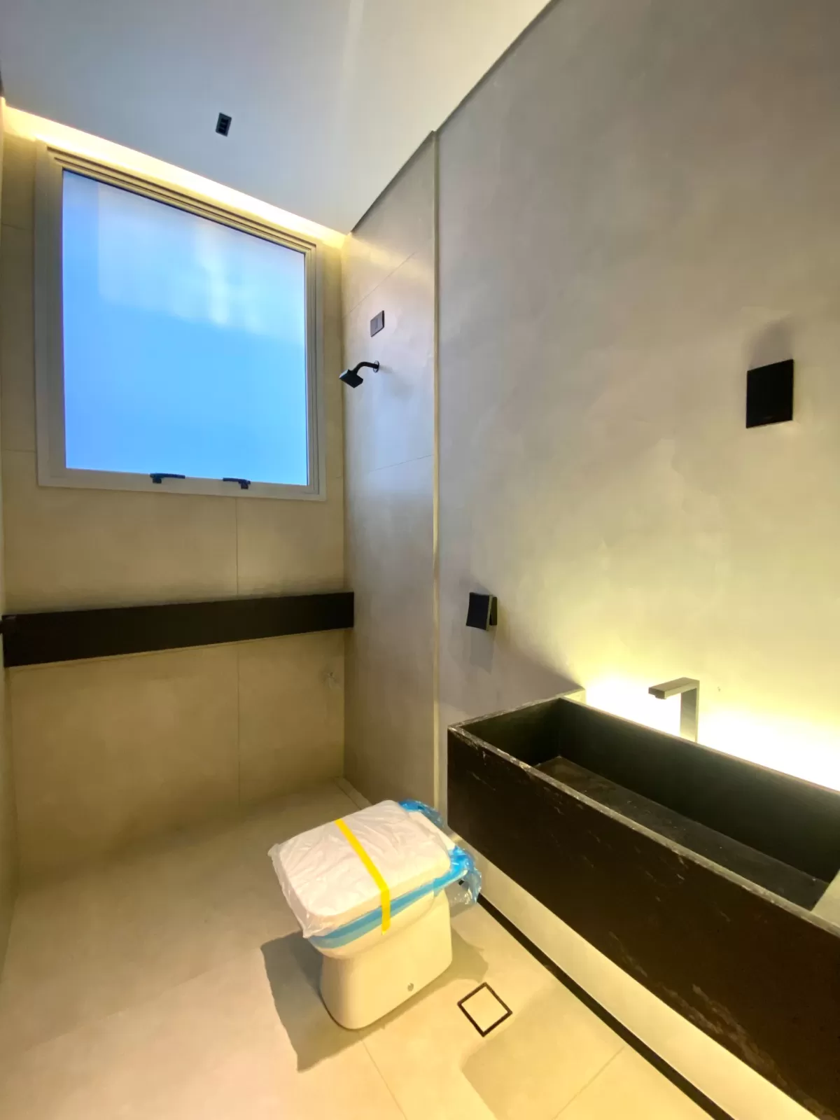 Casa de Esquina à Venda com 4 suítes, móveis planejados e piscina aquecida, 320m² no Condomínio Alphaville Nova Esplanada 4 em Votorantim/SP 