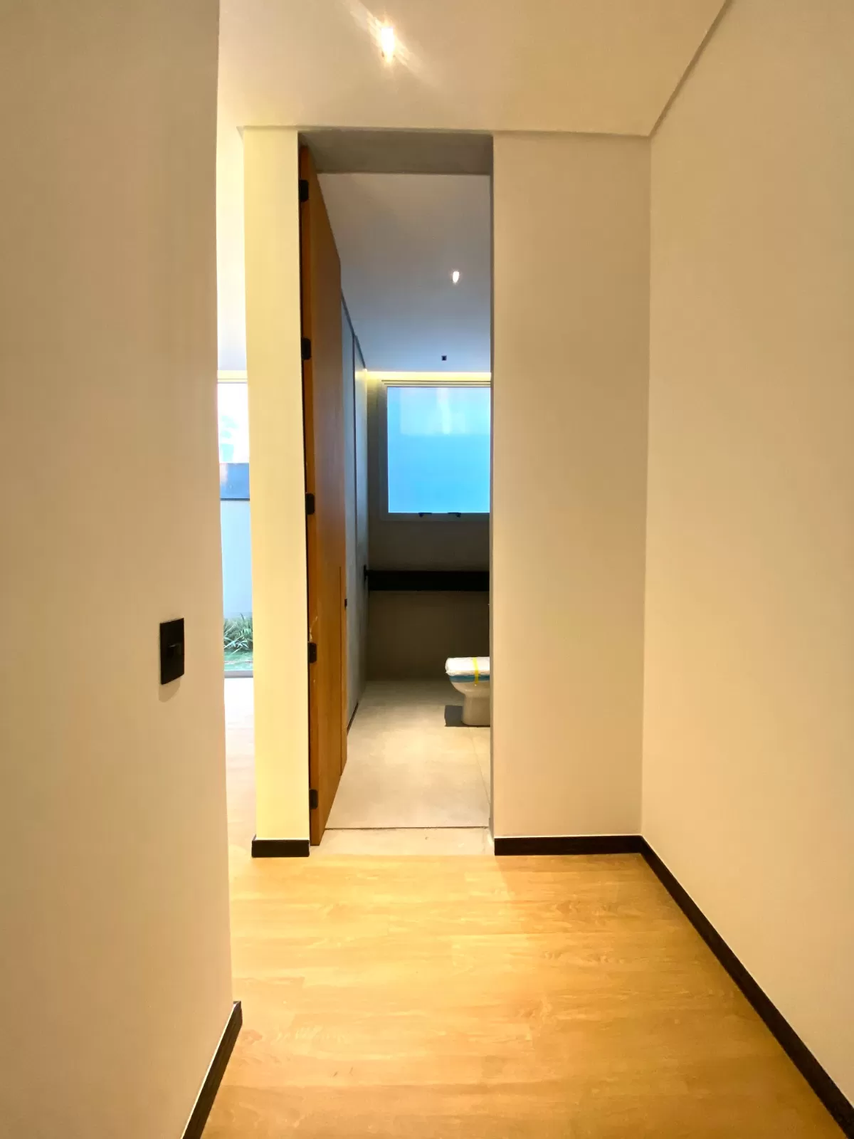 Casa de Esquina à Venda com 4 suítes, móveis planejados e piscina aquecida, 320m² no Condomínio Alphaville Nova Esplanada 4 em Votorantim/SP 