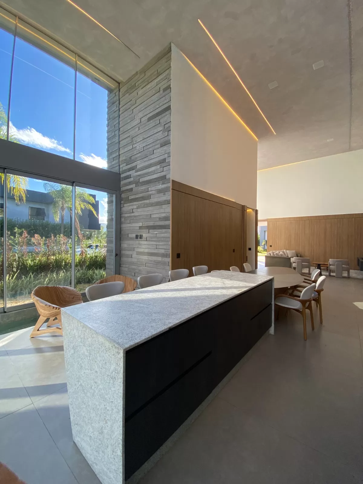 Casa de Esquina à Venda com 4 suítes, móveis planejados e piscina aquecida, 320m² no Condomínio Alphaville Nova Esplanada 4 em Votorantim/SP 