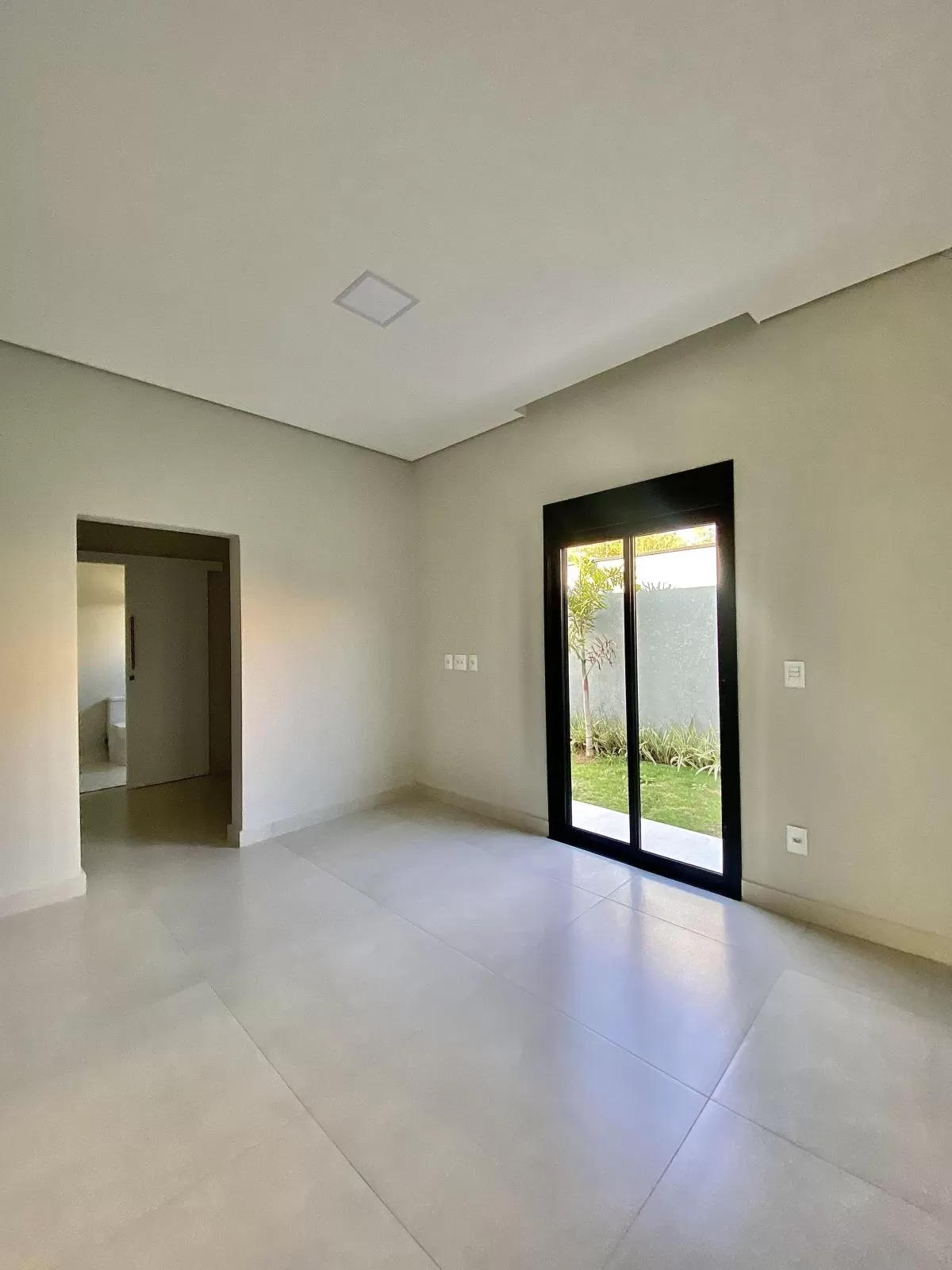 Casa Térrea à Venda no Condomínio Residencial Helena Maria em Sorocaba/SP