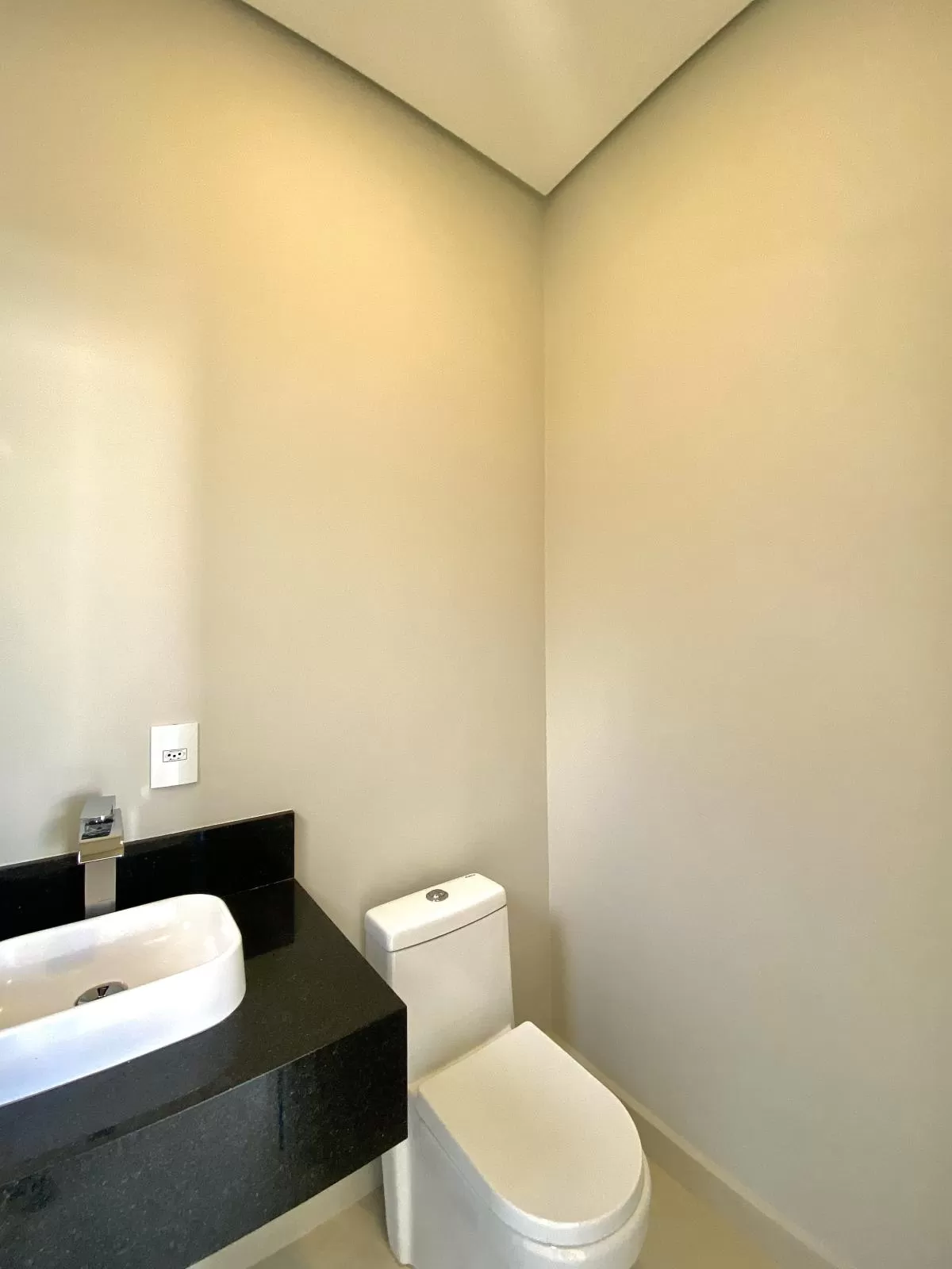 Casa Térrea à Venda no Condomínio Residencial Helena Maria em Sorocaba/SP