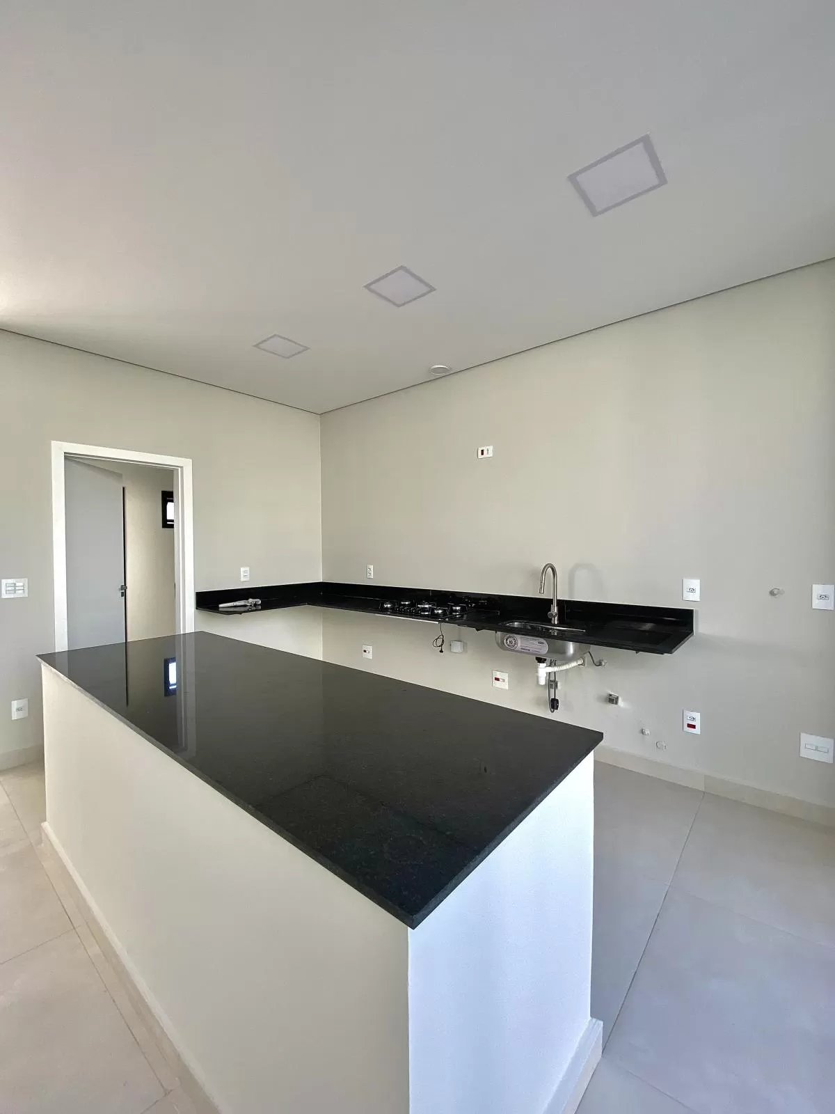 Casa Térrea à Venda no Condomínio Residencial Helena Maria em Sorocaba/SP