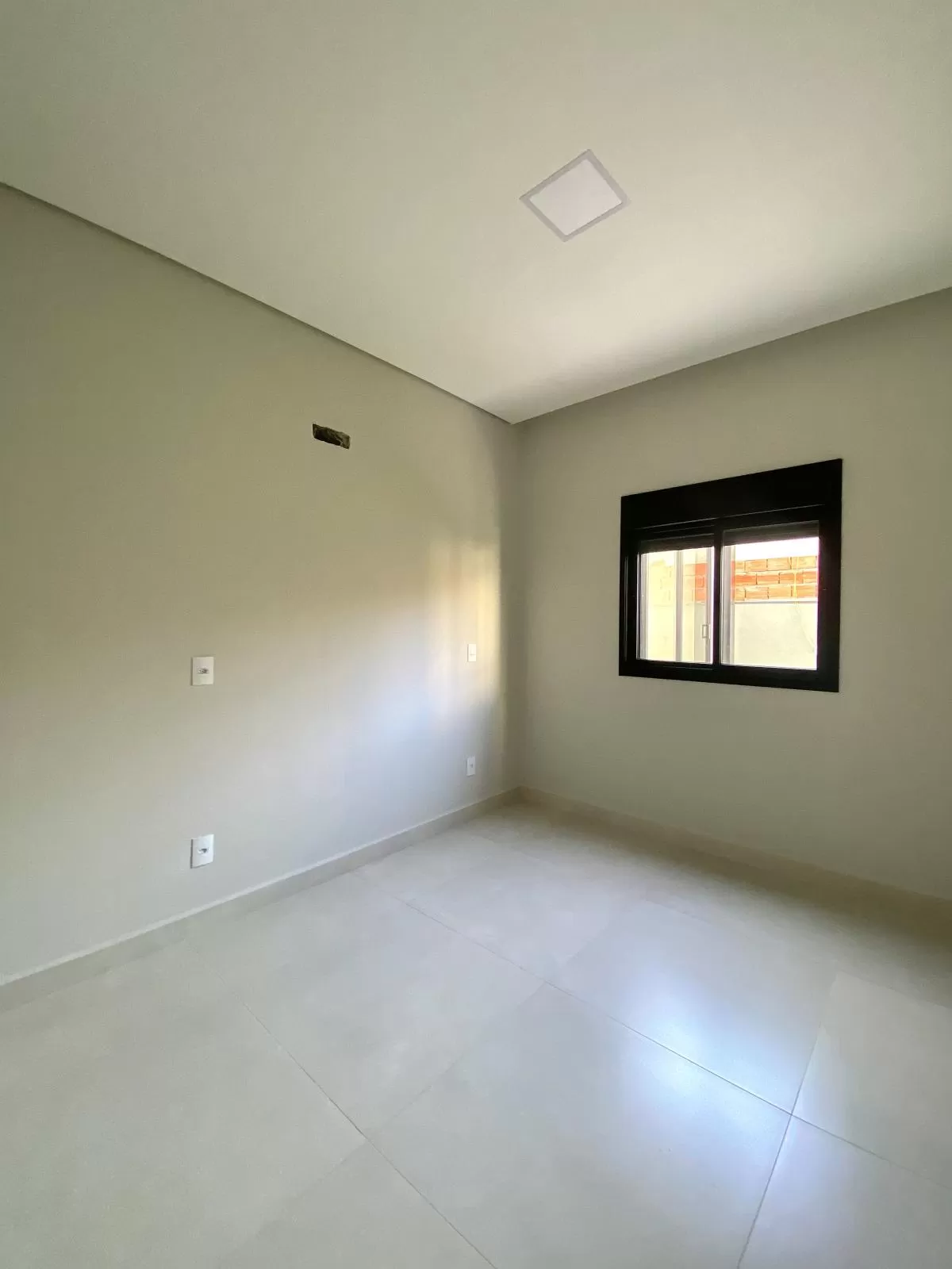 Casa Térrea à Venda no Condomínio Residencial Helena Maria em Sorocaba/SP