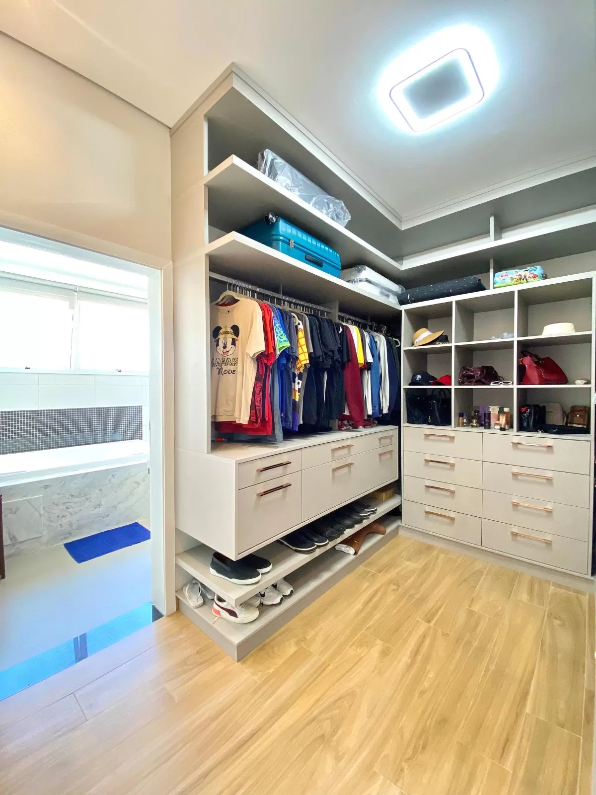 Sobrado à Venda com 3 suítes e piscina, 390m² em Sorocaba/SP no Condomínio Ibiti Royal Park