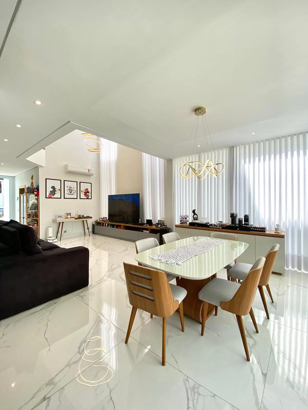 Sobrado à Venda com 3 suítes e piscina, 390m² em Sorocaba/SP no Condomínio Ibiti Royal Park