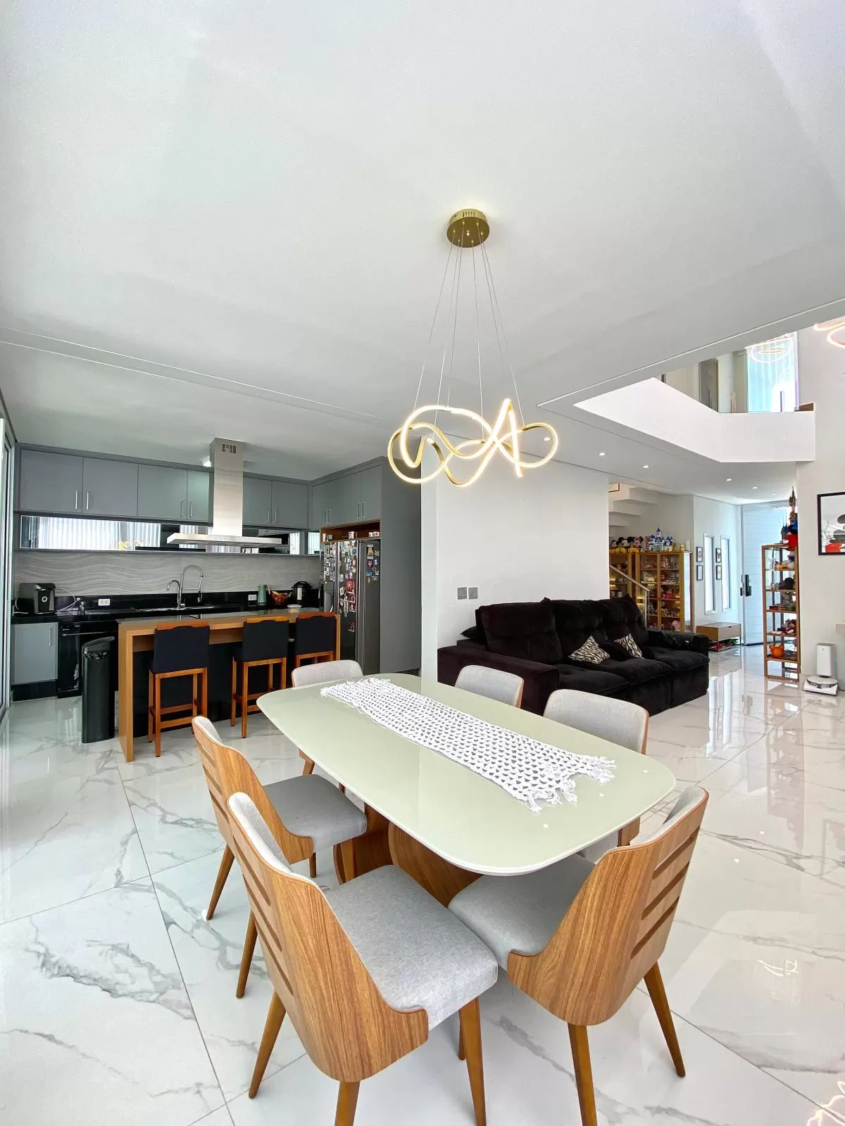 Sobrado à Venda com 3 suítes e piscina, 390m² em Sorocaba/SP no Condomínio Ibiti Royal Park