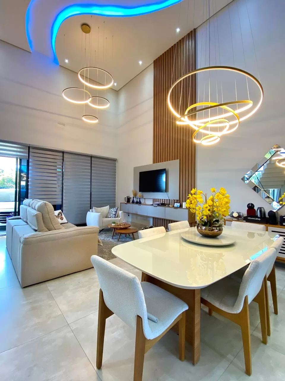 Sobrado de Esquina à Venda com 3 suítes, 233m² - Condomínio Campos do Conde em Sorocaba/SP