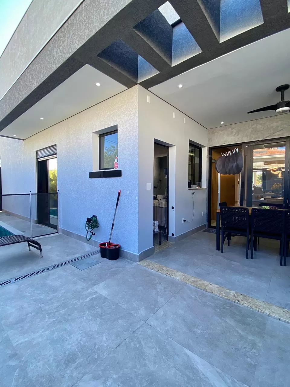 Sobrado de Esquina à Venda com 3 suítes, 233m² - Condomínio Campos do Conde em Sorocaba/SP