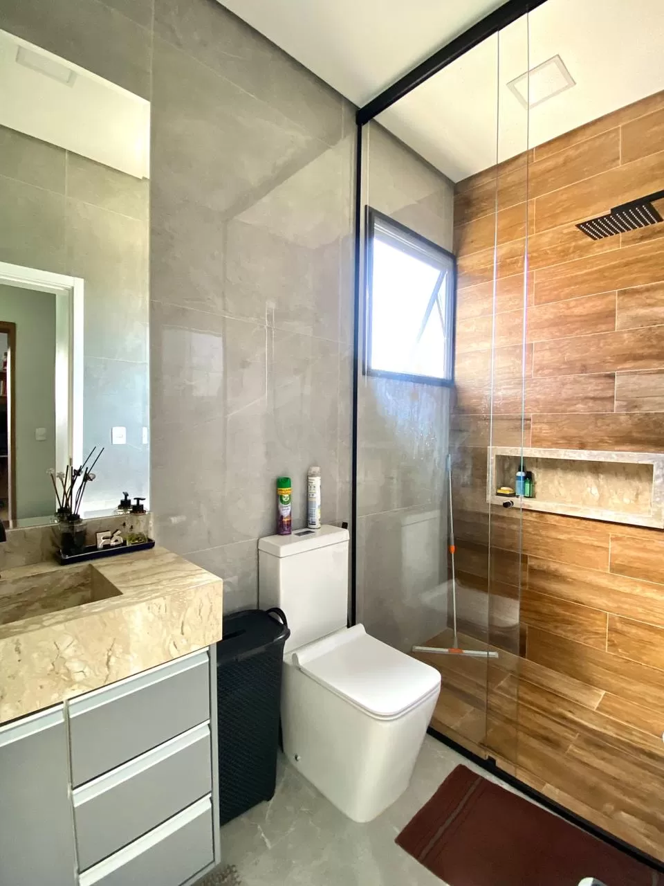 Sobrado de Esquina à Venda com 3 suítes, 233m² - Condomínio Campos do Conde em Sorocaba/SP