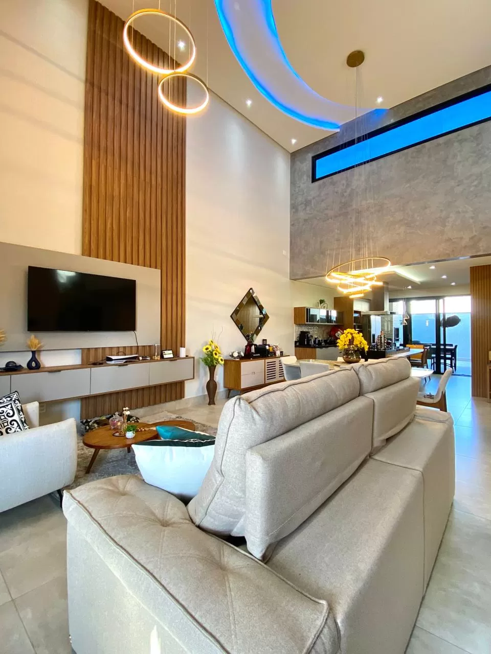 Sobrado de Esquina à Venda com 3 suítes, 233m² - Condomínio Campos do Conde em Sorocaba/SP