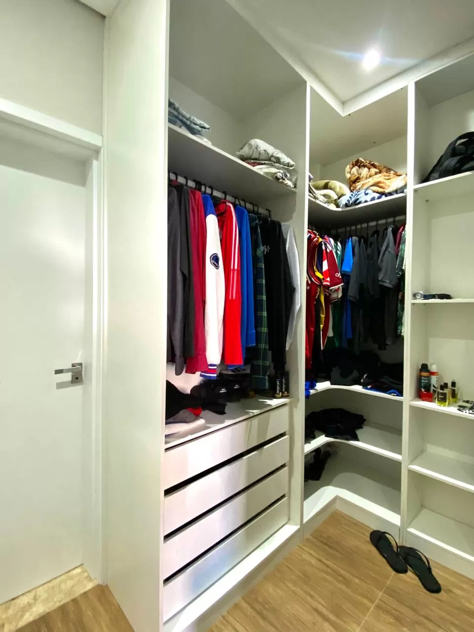 Sobrado de Esquina à Venda com 3 suítes, 233m² - Condomínio Campos do Conde em Sorocaba/SP