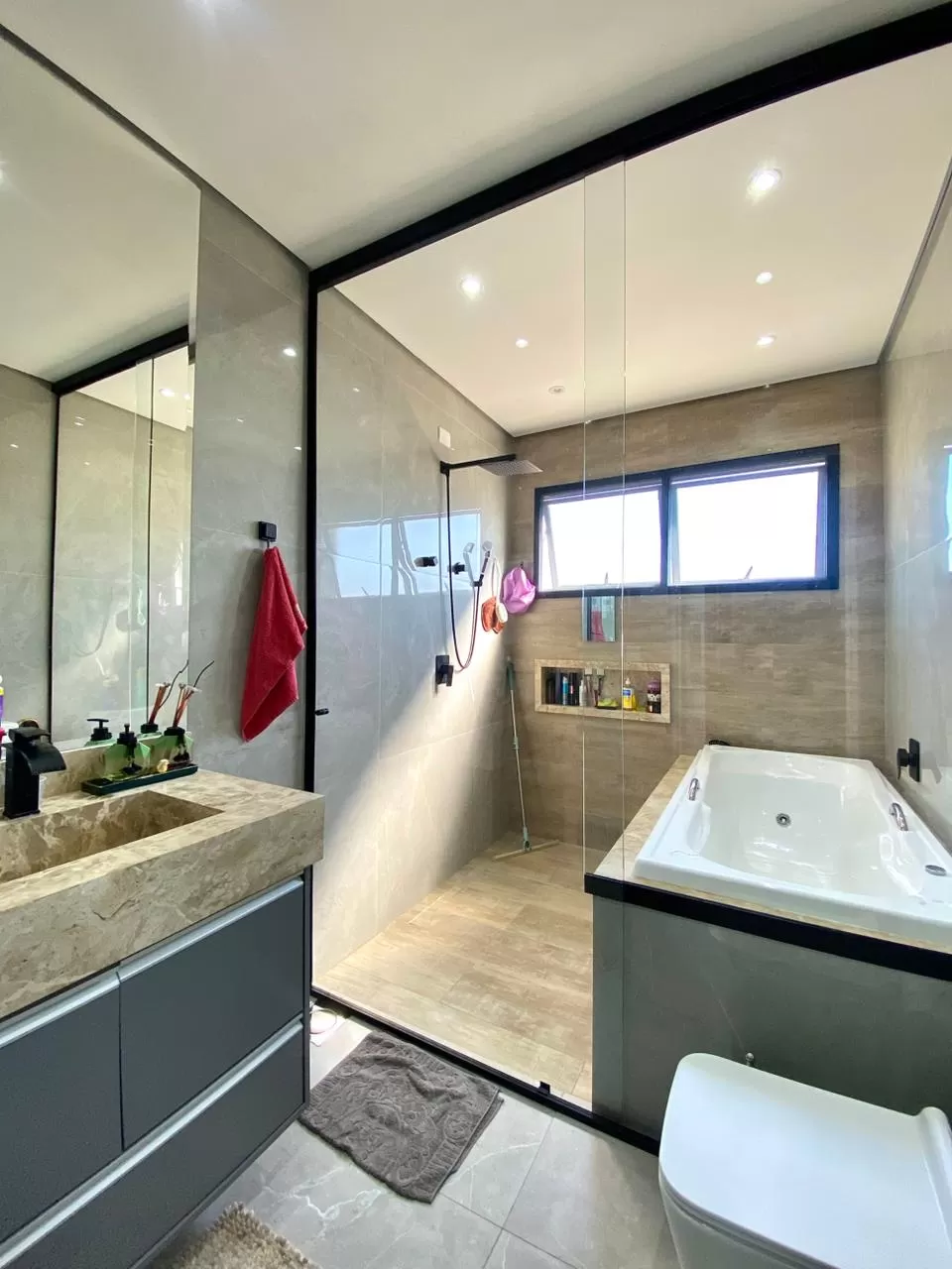 Sobrado de Esquina à Venda com 3 suítes, 233m² - Condomínio Campos do Conde em Sorocaba/SP