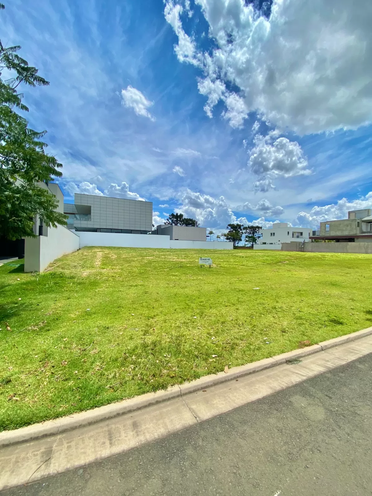 Terreno à Venda localizado na parte alta, 450m² no Condomínio Alphaville Nova Esplanada 4 em Votorantim/SP