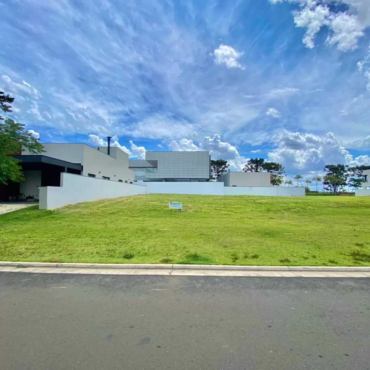 Terreno à Venda localizado na parte alta, 450m² no Condomínio Alphaville Nova Esplanada 4 em Votorantim/SP