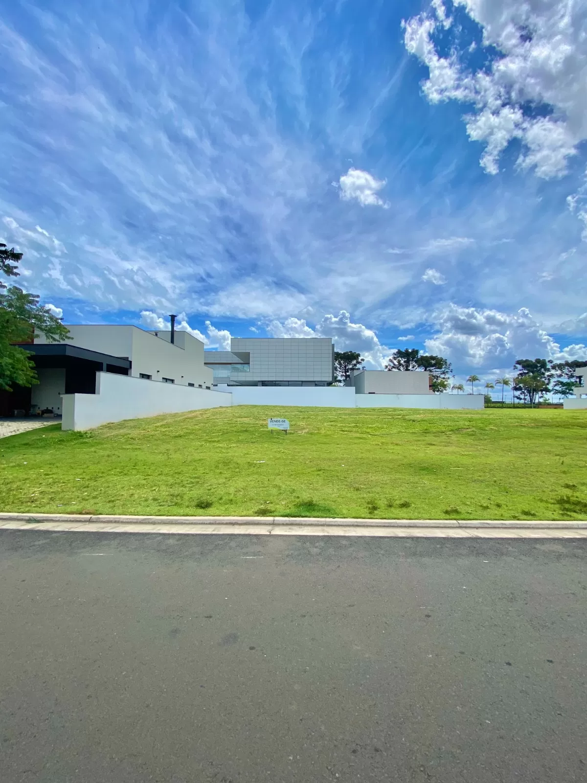 Terreno à Venda localizado na parte alta, 450m² no Condomínio Alphaville Nova Esplanada 4 em Votorantim/SP