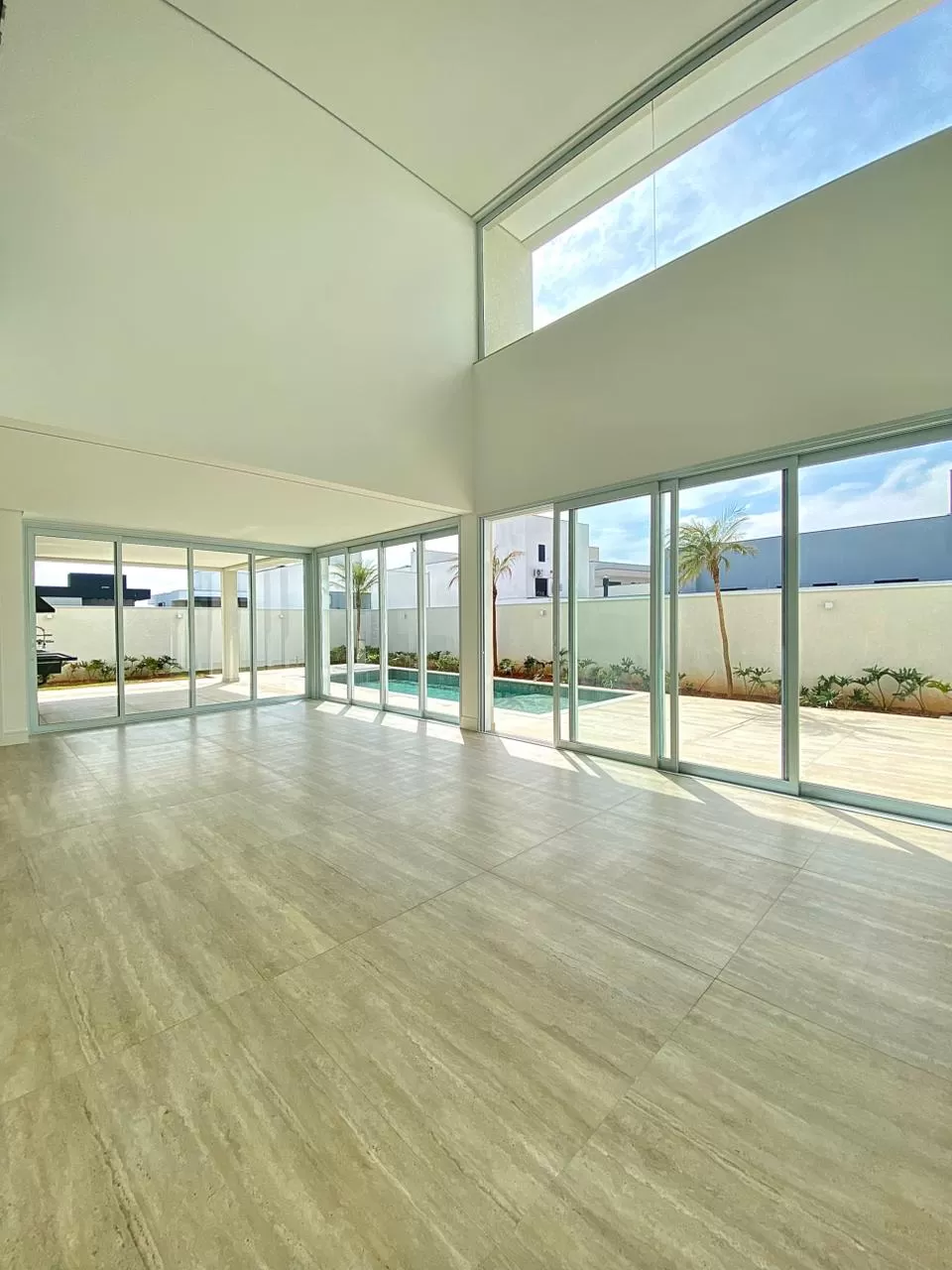 Sobrado à Venda com 4 suítes e piscina, 358m² em Votorantim - Condomínio Alphaville Nova Esplanada em Votorantim/SP