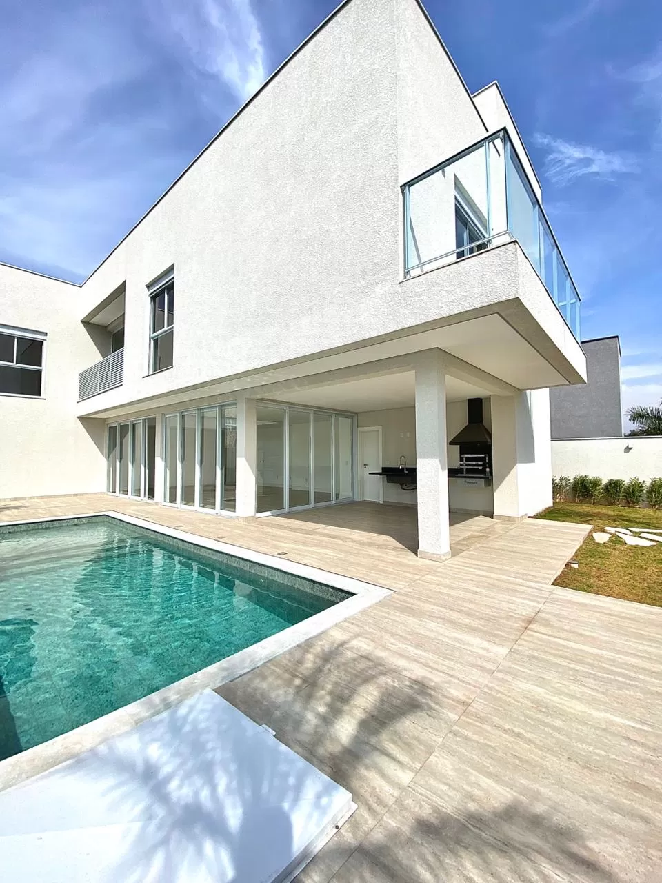 Sobrado à Venda com 4 suítes e piscina, 358m² em Votorantim - Condomínio Alphaville Nova Esplanada em Votorantim/SP