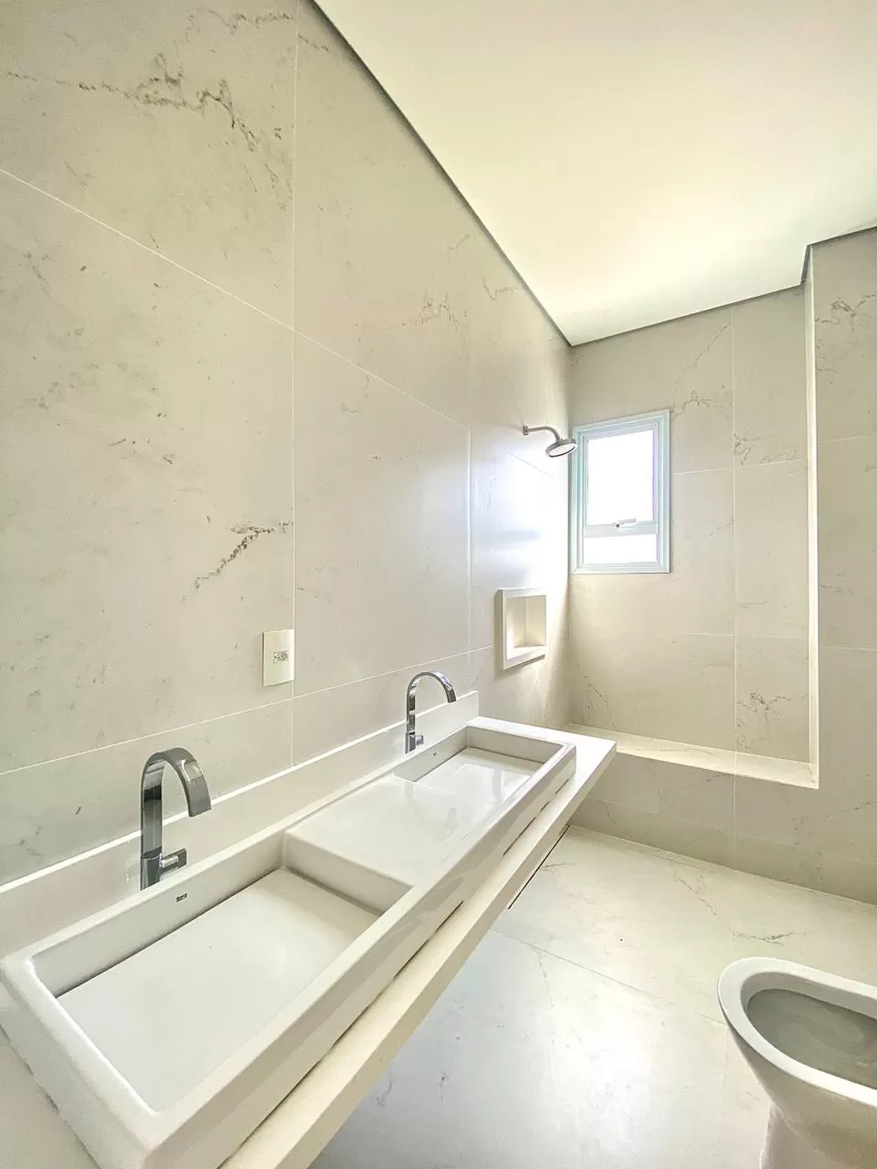 Sobrado à Venda com 4 suítes e piscina, 358m² em Votorantim - Condomínio Alphaville Nova Esplanada em Votorantim/SP