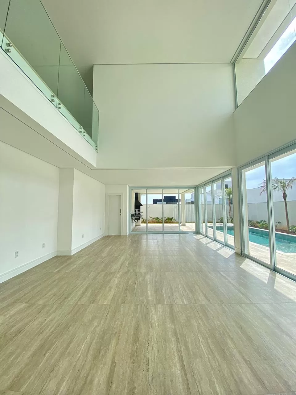 Sobrado à Venda com 4 suítes e piscina, 358m² em Votorantim - Condomínio Alphaville Nova Esplanada em Votorantim/SP