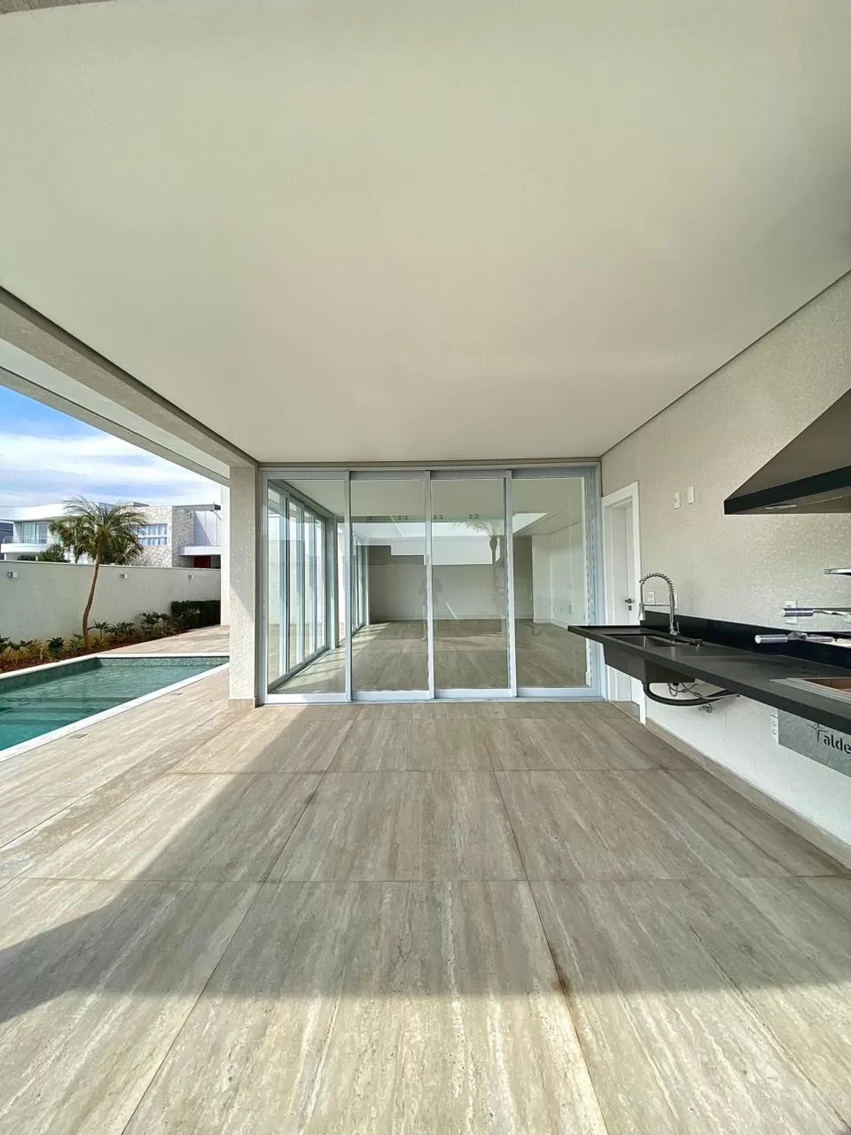 Sobrado à Venda com 4 suítes e piscina, 358m² em Votorantim - Condomínio Alphaville Nova Esplanada em Votorantim/SP