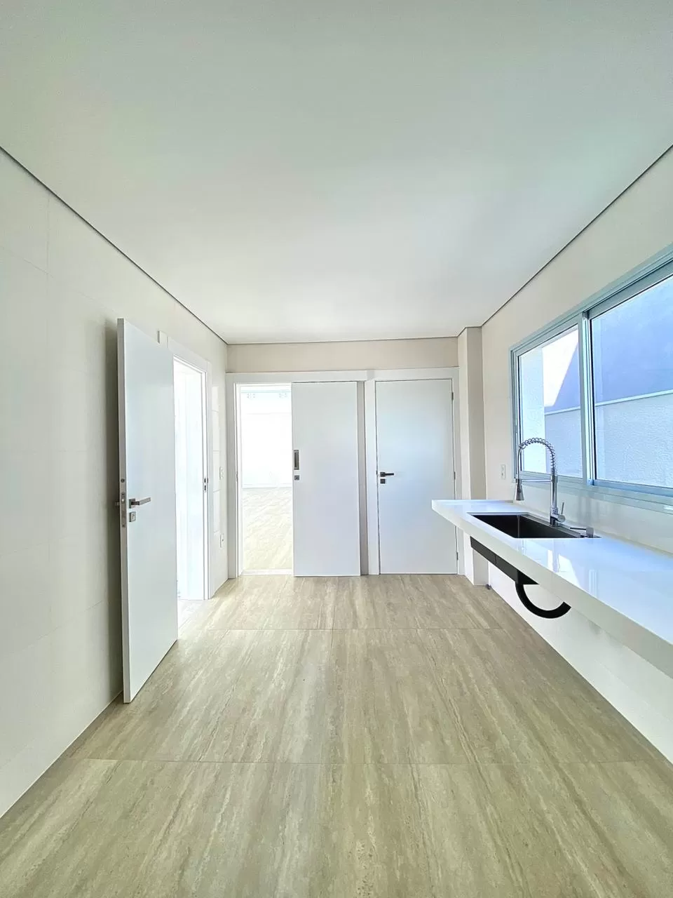 Sobrado à Venda com 4 suítes e piscina, 358m² em Votorantim - Condomínio Alphaville Nova Esplanada em Votorantim/SP