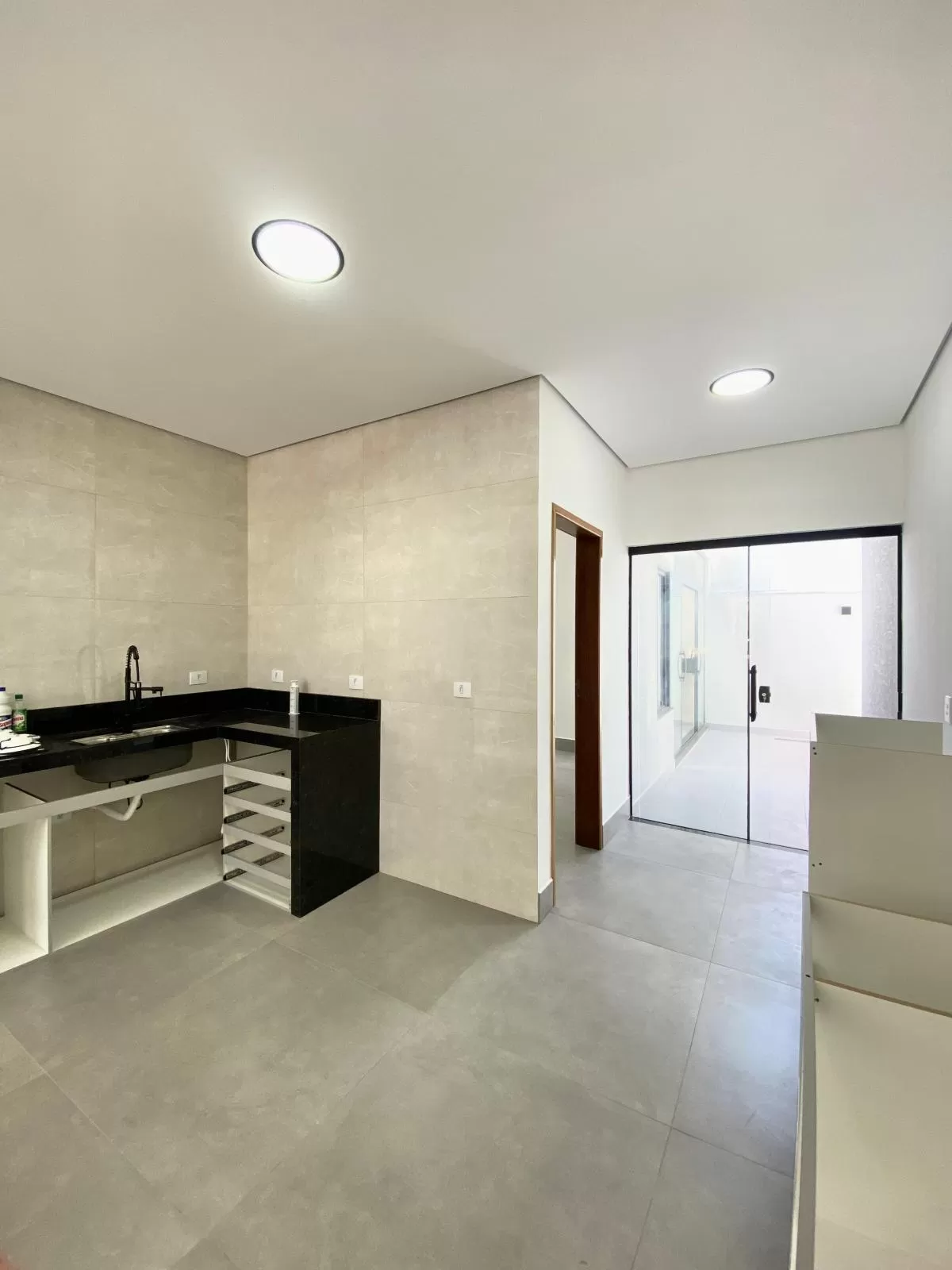 Casa Térrea à Venda com 3 dorm. sendo 1 suíte e móveis planejados. 105m² em Sorocaba/SP no Condomínio Terras de São Francisco