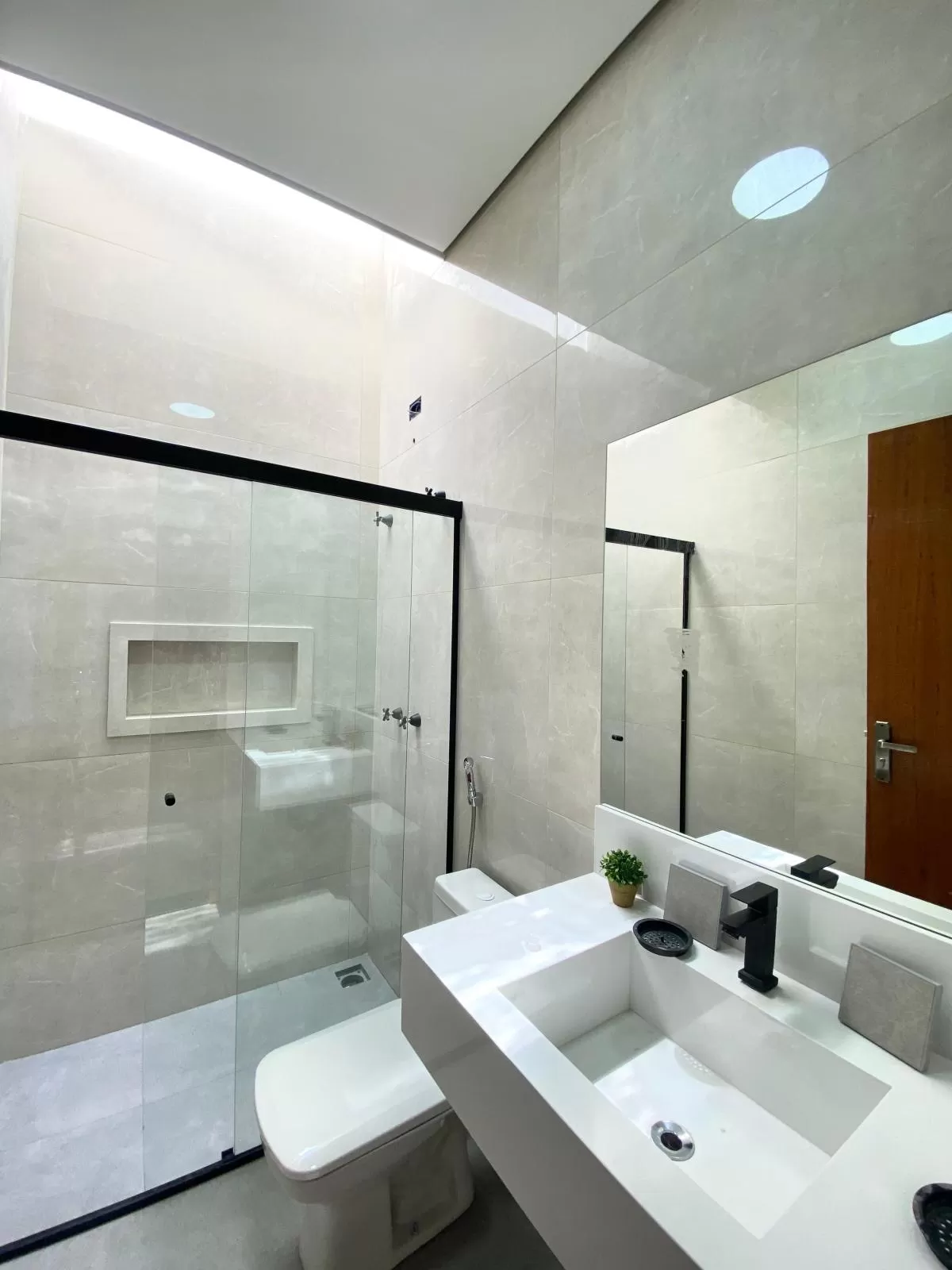 Casa Térrea à Venda com 3 dorm. sendo 1 suíte e móveis planejados. 105m² em Sorocaba/SP no Condomínio Terras de São Francisco