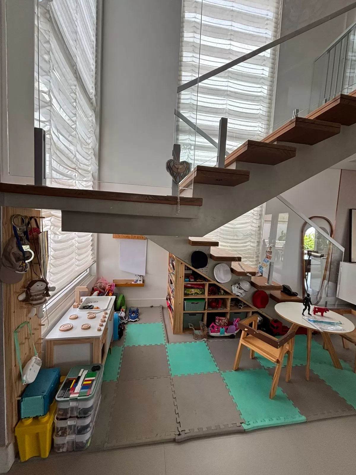 Sobrado para Locação com 3 suítes e piscina em Votorantim/SP no Condomínio Alphaville Nova Esplanada