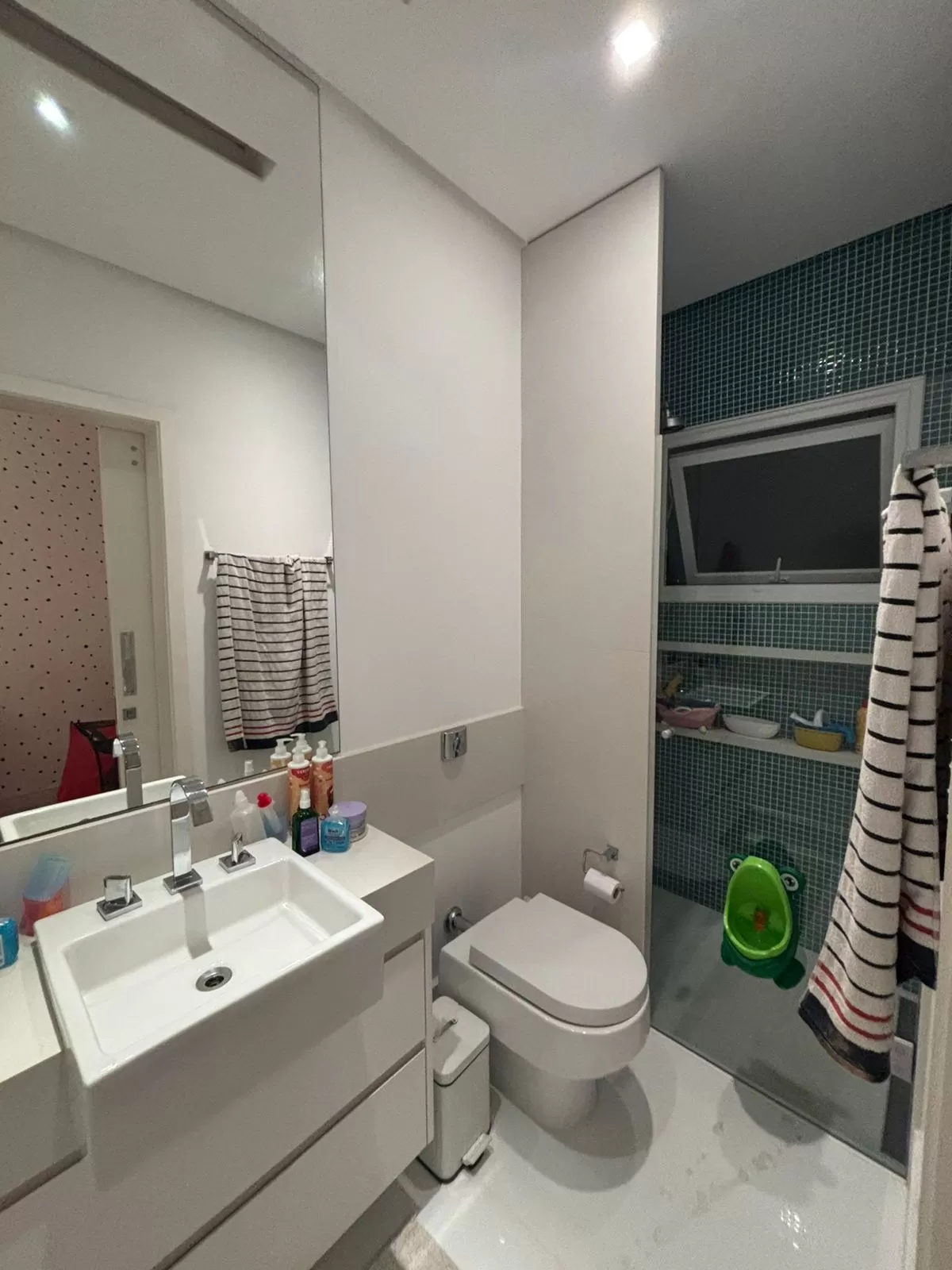 Sobrado para Locação com 3 suítes e piscina em Votorantim/SP no Condomínio Alphaville Nova Esplanada