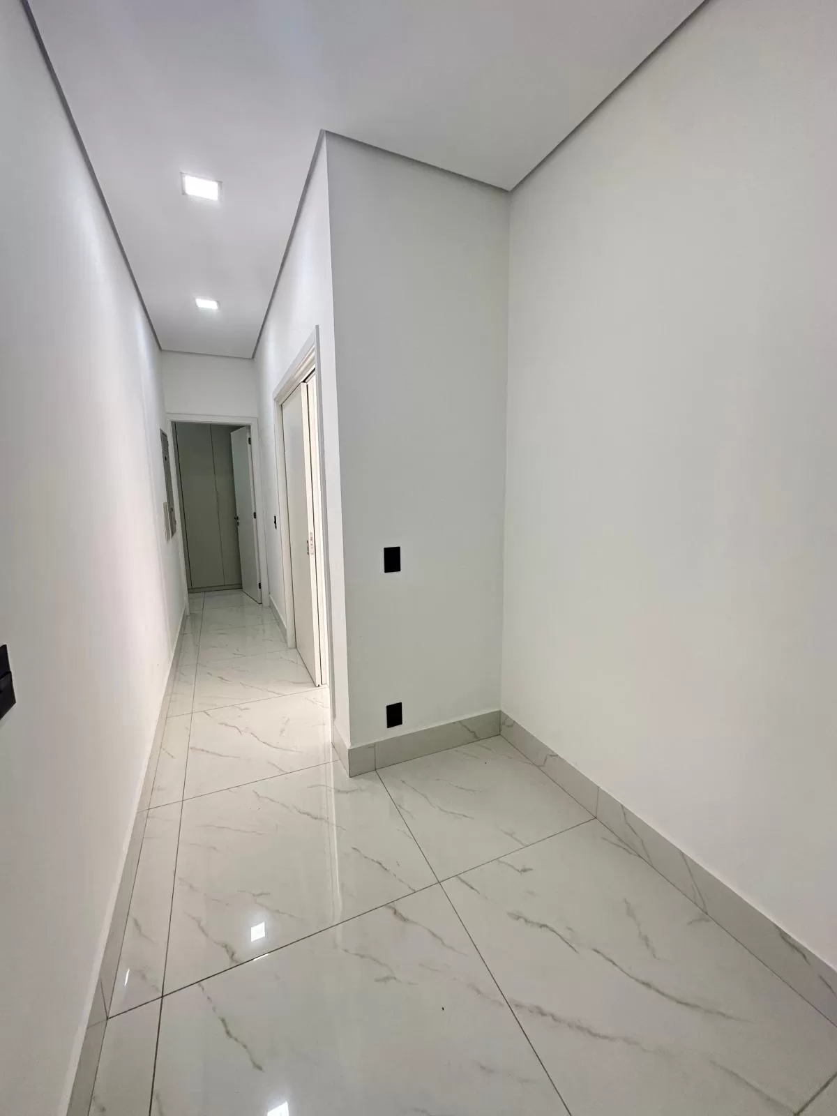 Casa Térrea de Esquina para Locação com 3 suítes e piscina em Votorantim/SP no Condomínio Alphaville Nova Esplanada