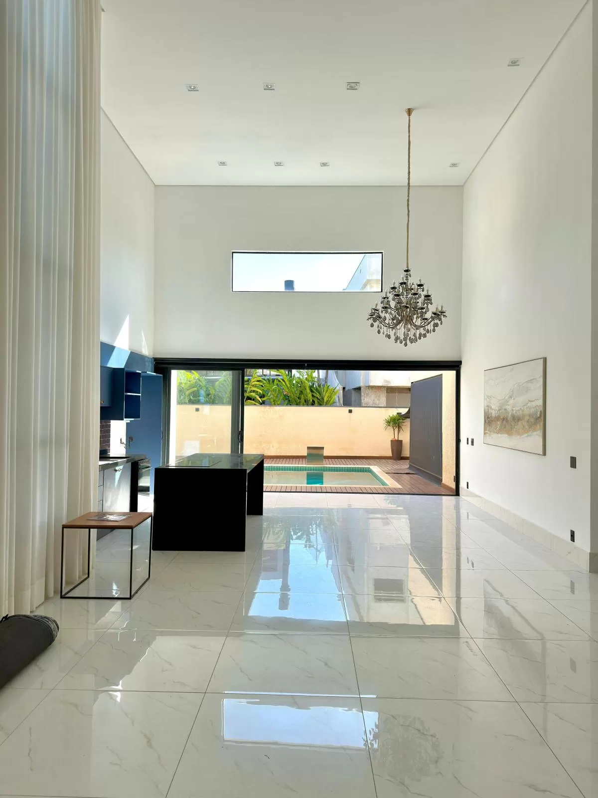 Casa Térrea de Esquina para Locação com 3 suítes e piscina em Votorantim/SP no Condomínio Alphaville Nova Esplanada