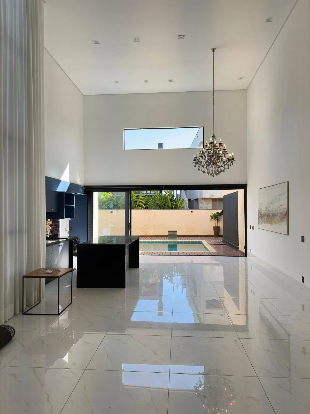 Casa Térrea de Esquina para Locação com 3 suítes e piscina em Votorantim/SP no Condomínio Alphaville Nova Esplanada