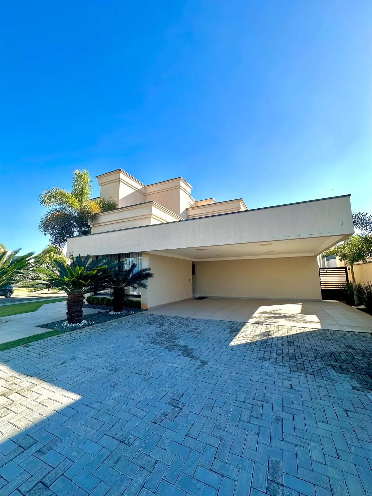 Casa Térrea de Esquina para Locação com 3 suítes e piscina em Votorantim/SP no Condomínio Alphaville Nova Esplanada