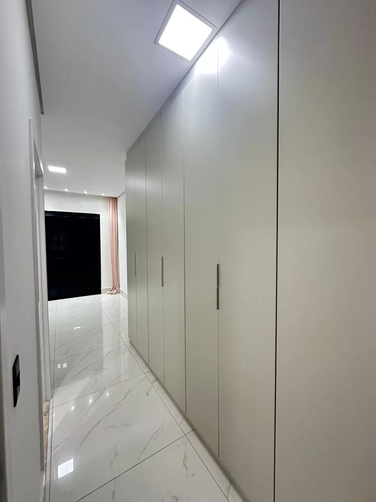 Casa Térrea de Esquina para Locação com 3 suítes e piscina em Votorantim/SP no Condomínio Alphaville Nova Esplanada