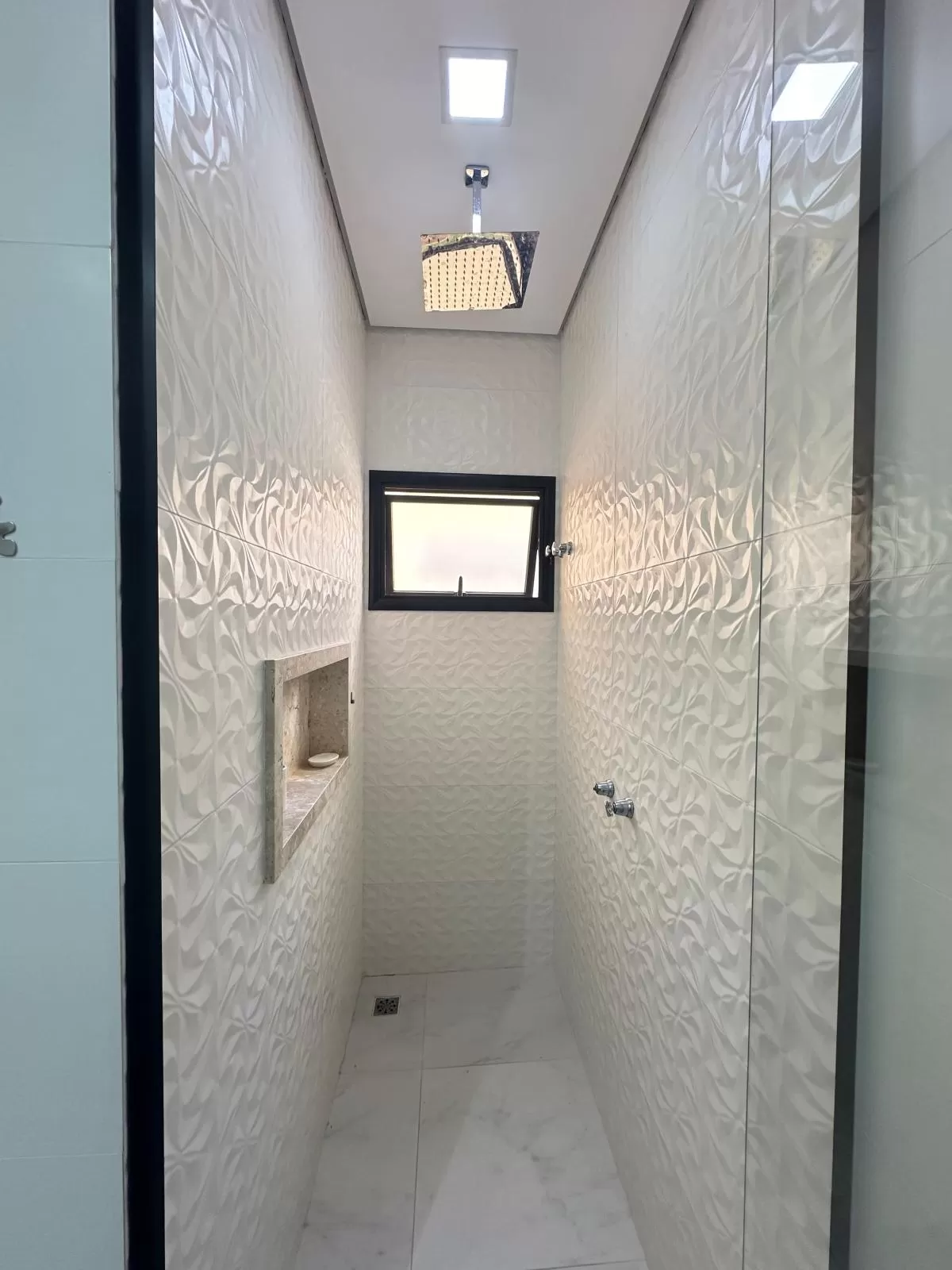 Casa Térrea de Esquina para Locação com 3 suítes e piscina em Votorantim/SP no Condomínio Alphaville Nova Esplanada