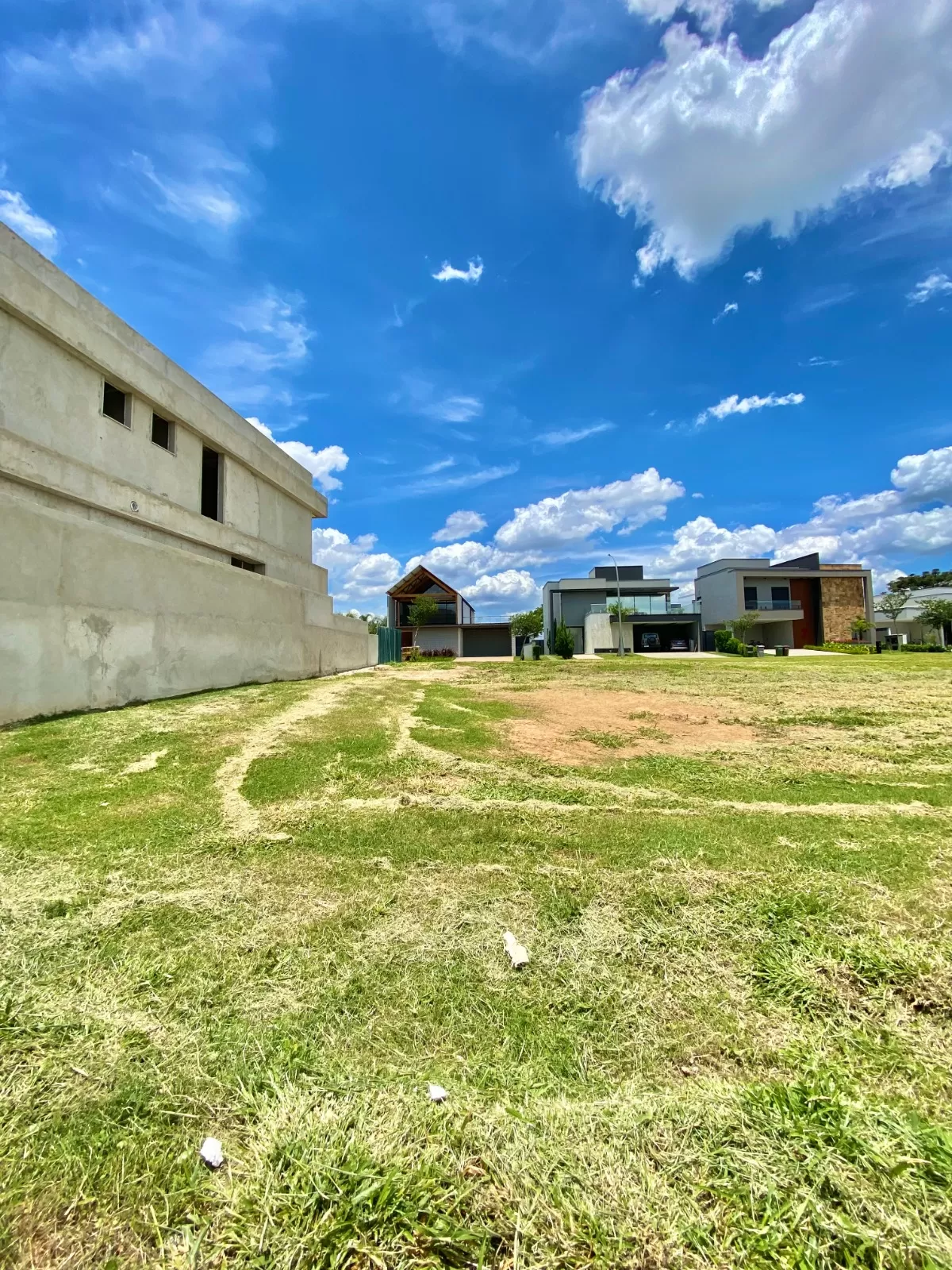 Terreno à Venda com ótima topografia, 450m² no Condomínio Alphaville Nova Esplanada 4 em Votorantim/SP
