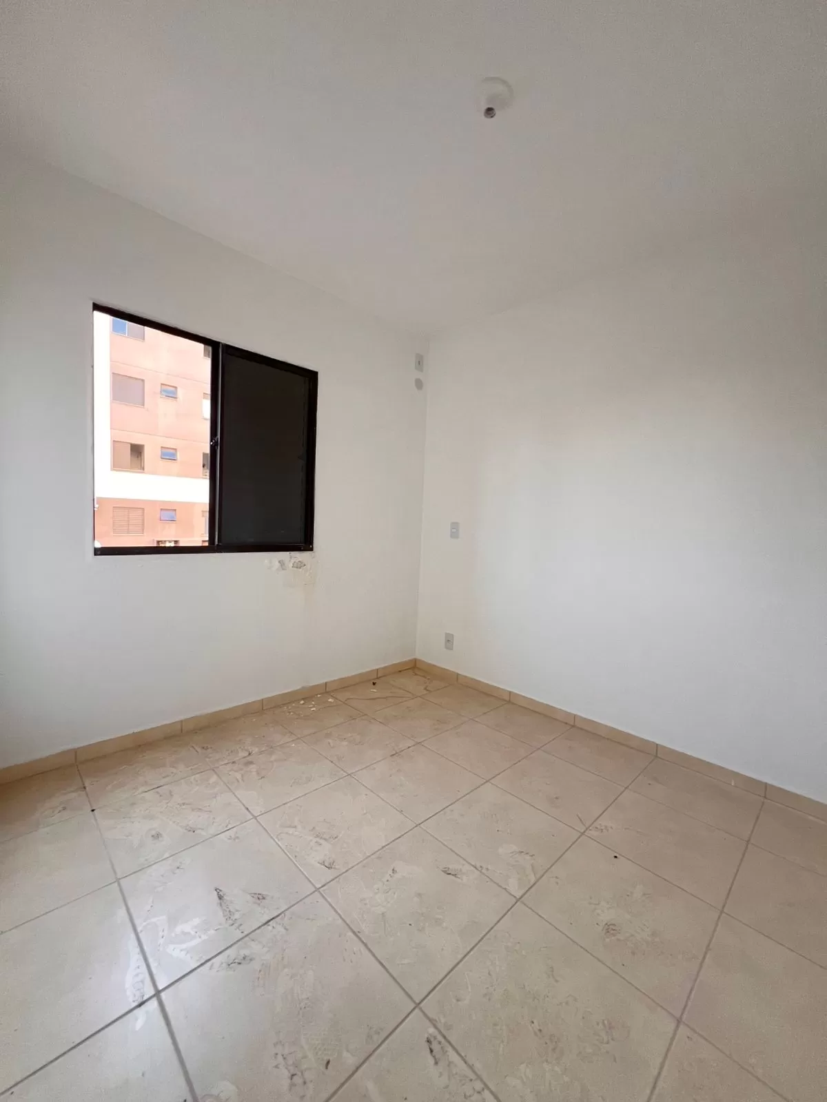 Apartamento à Venda Próximo ao Campolim e Shopping Panorâmico com 2 quartos e 1 vaga de garagem, 43m² em Votorantim/SP no Condomínio Lar Londres
