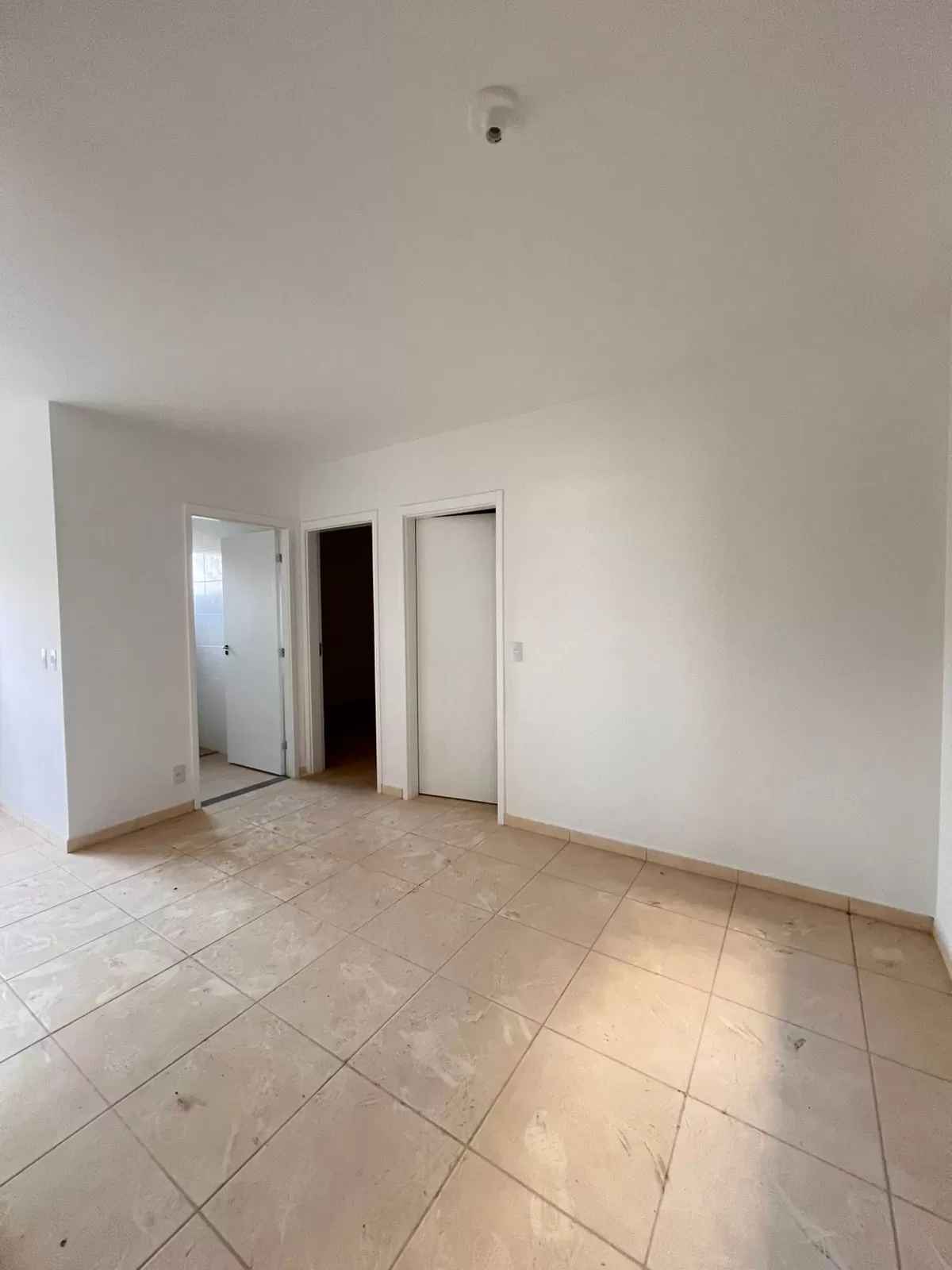 Apartamento à Venda Próximo ao Campolim e Shopping Panorâmico com 2 quartos e 1 vaga de garagem, 43m² em Votorantim/SP no Condomínio Lar Londres