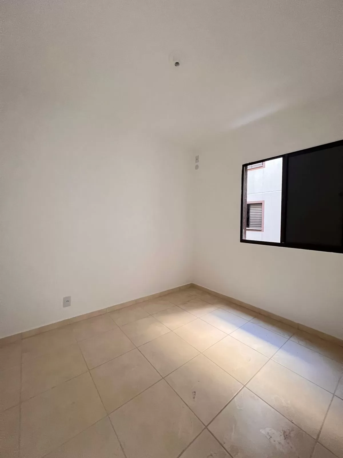 Apartamento à Venda Próximo ao Campolim e Shopping Panorâmico com 2 quartos e 1 vaga de garagem, 43m² em Votorantim/SP no Condomínio Lar Londres